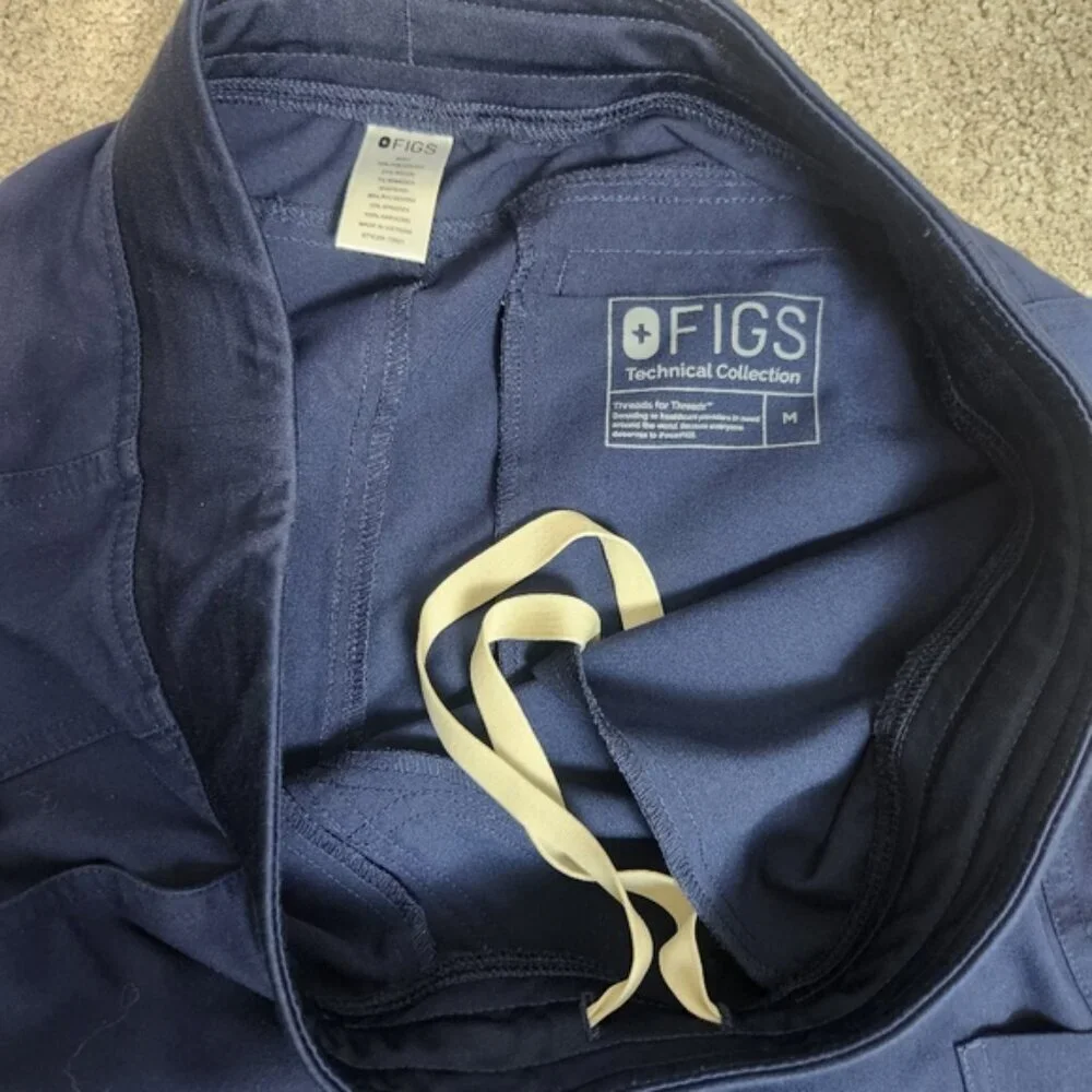 Figs Technical Collection Men’s Cargo Scrub Pants Style T2001 Blue size Medium